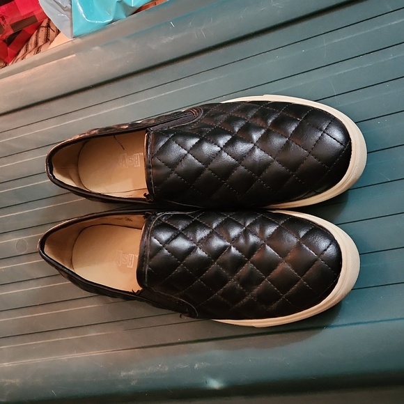 Black and White Quilted Slip-On Shoes Size 9 - Picture 5 of 8